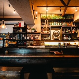 ドリンクは約100種。ワインやウイスキーにこだわっております