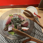 Shunkashuutou Toki No Niwa - 地魚の海鮮サラダ１２００円。鯵、鰹というところが、地魚らしさを出していますね♩ 新鮮野菜に新鮮な魚、海苔がピッタリで、とーっても美味しくいただきました（╹◡╹）（╹◡╹）