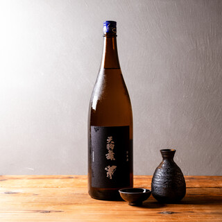 We have a large selection of Japanese sake that goes well with dishes and rare alcoholic beverages from various regions.