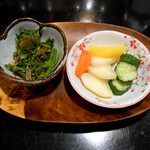 寿司儀 - 小鉢２種まで付いて…(恐縮)