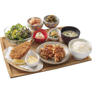 ◇定食◇山屋的午餐在份量、美味和性价比上都非常出色！