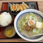 8番らーめん - 料理写真: