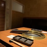 個室型焼肉　鞍牟 - 人気のソファー個室です。