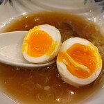 奈つやの中華そば - 完璧な味玉