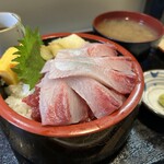 海の幸 翔 - 活〆勘八大トロ・中おち丼、しじみのお味噌汁つき