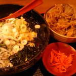 Maruhachi Soba - そばと牛丼セット