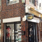 The Rising Sun Coffee - 鶴見の商店街に溶け込んでるのよ