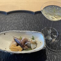 ひがしやま 司 - ◯広島県潤菜、梅酢出汁と共に　柚子で香り付け
                    ◯京都府舞鶴産特大鳥貝、海ぶどう、酢味噌と共に