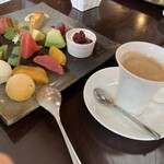 ルヴェール - ◉ デザートとアメリカン
      　デザート盛り合わせ