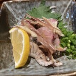 倉敷酒房 伝 - サワラの炙り刺し、脂の乗りが絶品