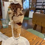 カフェレストガレージ - ガレージパフェ