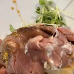 カフェレストガレージ - ローストビーフ丼　食べかけ