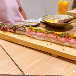 TORASUZU - ハーフ&ハーフ(ビーフ&シーフード)寿司