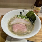 煮干しつけ麺 宮元 - 淡麗煮干し蕎麦（醤油）¥1050、瓶ビール（小）¥300