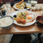 Kicchin Hiraki - ハンバーグ+目玉焼き+カニクリームコロッケ2個
