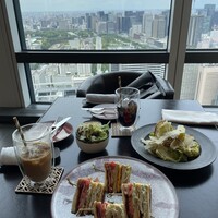 ザ タヴァン グリル＆ラウンジ - 