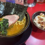 家系ラーメン とらきち家 - 