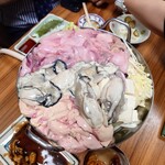 豊田屋 - 牡蠣と鮟鱇鍋