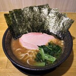 麺家 燻 - ラーメン900円麺硬め。海苔増し100円。