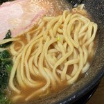 麺家 燻 - 三浦屋製麺の中太麺は長さがあります。