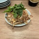 酒場 ヒナタ - オニオンスライス(パクチーあり)