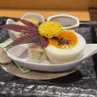 難波 鮨 栞庵 やましろ - 鯨の酢味噌などの前菜