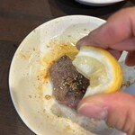 炭火焼肉 にく式 - レモンで食べる