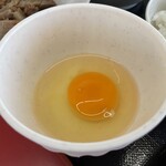 ラーメン もっけだの - 『朝食セット(ハーフ中華そばあっさり)＋刻みチャーシュー』の生卵