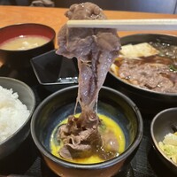 肉鮮問屋 佐々木 - 卵に絡めて