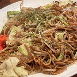 焼き鳥　とり峰 - 焼きそば　面白い食感です。