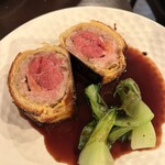 Wine 厨房 tamaya-ohyama - 牛肉とフォアグラのパイ包み焼き