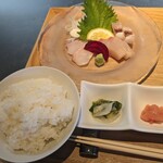 Rakumidokoro Dan - 刺身3種盛り合わせと特製から揚げ定食