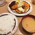 キッチンABC - チキンソテー照焼玉子マヨのせ、ミートコロッケデミソース