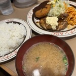 キッチンABC - チキンソテー照焼玉子マヨのせ、ミートコロッケデミソース