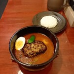 ダッチオーブン - 料理写真:ハンバーグのスープカレー 1300円