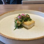 ワインとスパイス小料理 Dal Mellow - ディルと納豆のサルサベルデと塩豆腐のソテー