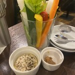 立ち飲み食堂 ウルトラスズキ - 野菜スティック〜無限バーニャカウダーディップ〜