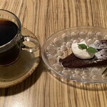 bistro アナログ舎 - デザートのコーヒーとガトーショコラ