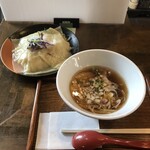ラーメン厨房 ぽれぽれ - 左: 麺のお皿　右: つけスープ