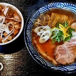 Menno Michi Awo Niyoshi - 鶏醤油(梅)チャーたく丼   1,250円
      こだわり味玉  150円