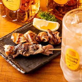 炭火焼き提供◎手打ちのやきとんと焼き鳥をリーズナブルに堪能