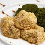 [Standard menu] Two-color warabimochi (bracken-starch dumplings) with yellow powder and matcha