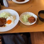 UCHOUTEN - 黒毛和牛ハンバーグとシーフードコロッケ