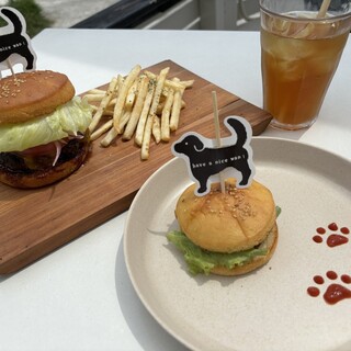 馬肉＆鹿肉のパテに米粉のバンズ☆ヘルシーなバーガーに舌鼓