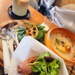KAIDO books & coffee - WEB予約したランチセット/スープとサラダとホットドッグとドリンク
