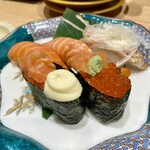 Hokuriku Kanazawa Mawaru Sushi Mori Mori Sushi - サーモン5貫