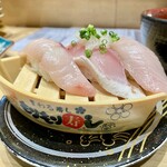 Hokuriku Kanazawa Mawaru Sushi Mori Mori Sushi - ぶり3貫