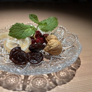 日替わりフード3種をご用意◆お腹を満たしたい方はまず系列店へ