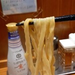 麺屋 真心 - モチモチ平打ち縮れ麺