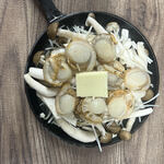 Scallops and mushrooms grilled with butter